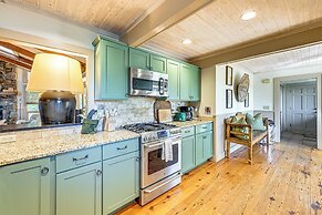 3 Mi to Downtown Cashiers: Home w/ Mountain Views!