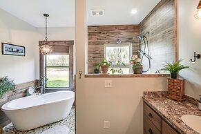Quiet Home Near Sacramento River: Deck & Fire Pit