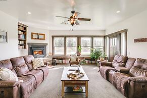 Quiet Home Near Sacramento River: Deck & Fire Pit
