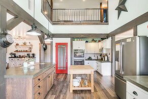 Quiet Home Near Sacramento River: Deck & Fire Pit