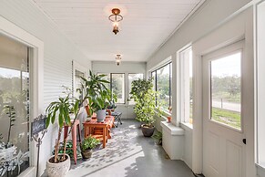 Quiet Home Near Sacramento River: Deck & Fire Pit