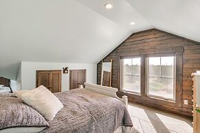 Quiet Home Near Sacramento River: Deck & Fire Pit