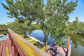 Quiet River Retreat ~ 20 Mi to Port Lavaca!