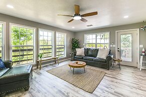Quiet River Retreat ~ 20 Mi to Port Lavaca!