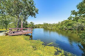 Quiet River Retreat ~ 20 Mi to Port Lavaca!