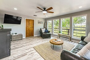 Quiet River Retreat ~ 20 Mi to Port Lavaca!