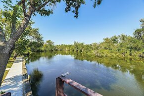 Quiet River Retreat ~ 20 Mi to Port Lavaca!
