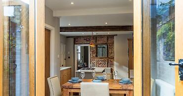 Corner Cottage - 3 Beds Bathtub Outdoor Terrace