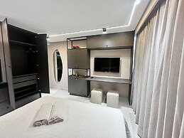 Hyde Park - By Living