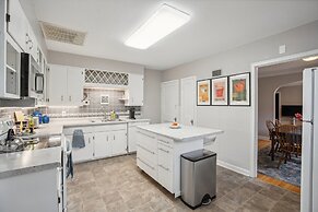 The Mckinley House 3 Bedroom Condo