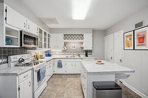 The Mckinley House 3 Bedroom Condo