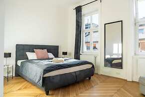 Rochus Stylish Stays