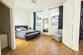 Rochus Stylish Stays