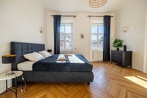 Rochus Stylish Stays