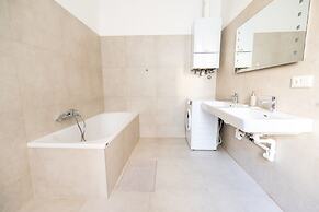 Rochus Stylish Stays