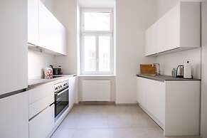 Rochus Stylish Stays