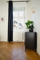 Rochus Stylish Stays