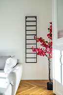 Rochus Stylish Stays