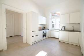 Rochus Stylish Stays