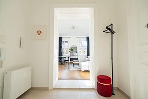 Rochus Stylish Stays