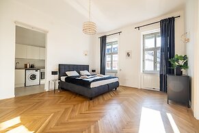 Rochus Stylish Stays