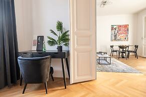 Rochus Stylish Stays