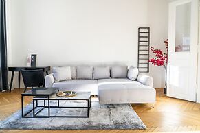 Rochus Stylish Stays