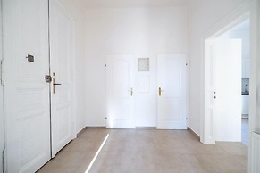 Rochus Stylish Stays