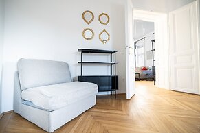 Rochus Stylish Stays