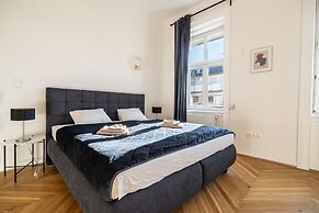 Rochus Stylish Stays