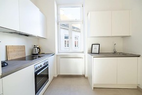 Rochus Stylish Stays