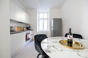 Rochus Stylish Stays