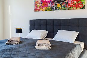 Rochus Stylish Stays