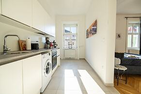 Rochus Stylish Stays