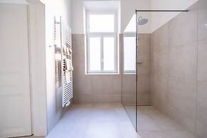 Rochus Stylish Stays