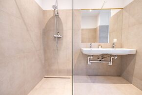 Rochus Stylish Stays