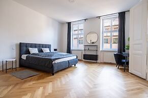 Rochus Stylish Stays