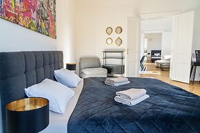 Rochus Stylish Stays