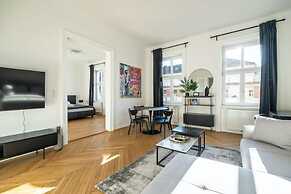 Rochus Stylish Stays