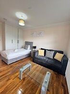 Stay Near Heathrow! Pristine, Convenient & Only 5 Mins to the Terminal