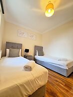 Stay Near Heathrow! Pristine, Convenient & Only 5 Mins to the Terminal