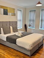 Stay Near Heathrow! Pristine, Convenient & Only 5 Mins to the Terminal