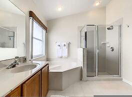 Hampton Lakes Vacation Pool Home