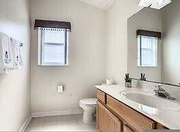 Hampton Lakes Vacation Pool Home