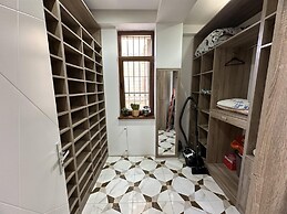 Charming 2-bed Apartment in Baku City Center