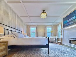 The Colonial Mt. Lebanon by Luxe PGH