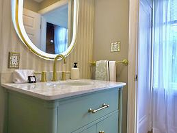 The Colonial Mt. Lebanon by Luxe PGH