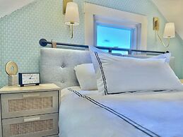 The Colonial Mt. Lebanon by Luxe PGH