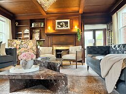 The Colonial Mt. Lebanon by Luxe PGH