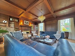 The Colonial Mt. Lebanon by Luxe PGH